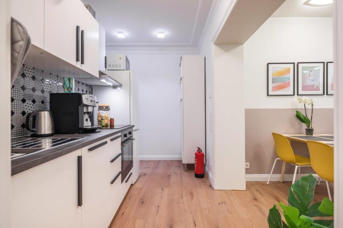 Charming In Prime Location Apartment *